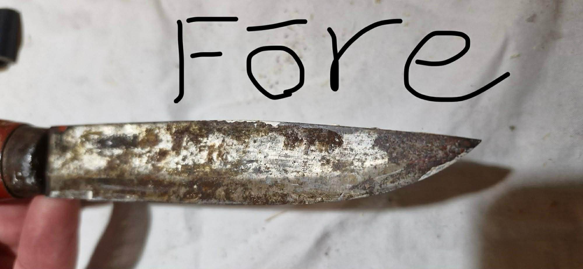 Före: Mora-kniv täckt av rost och pitting på bladet